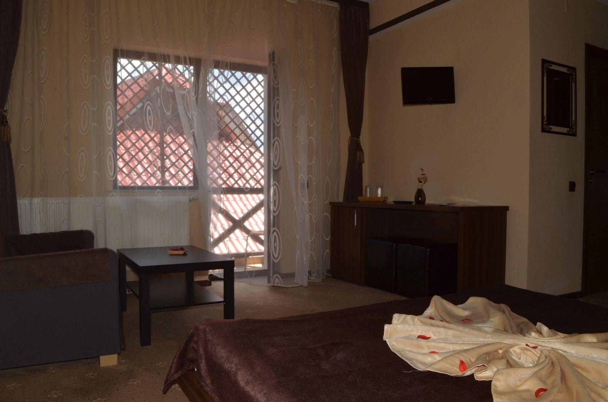 Hotel Magic Club Buşteni Zewnętrze zdjęcie